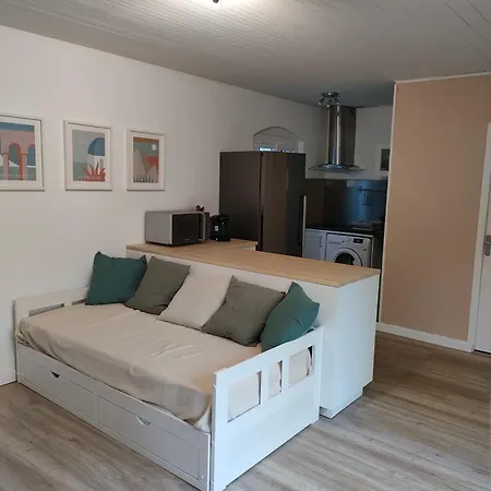 Maisonnette-studio 83200 *