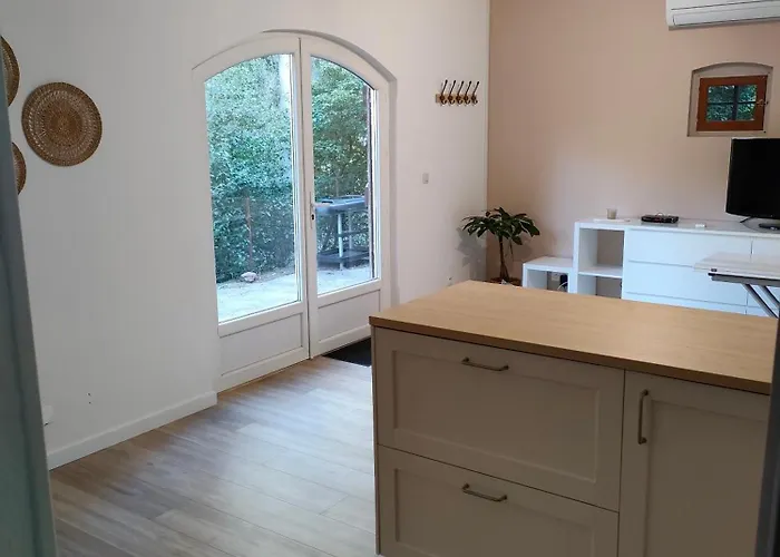 Maisonnette-studio 83200 * تولون